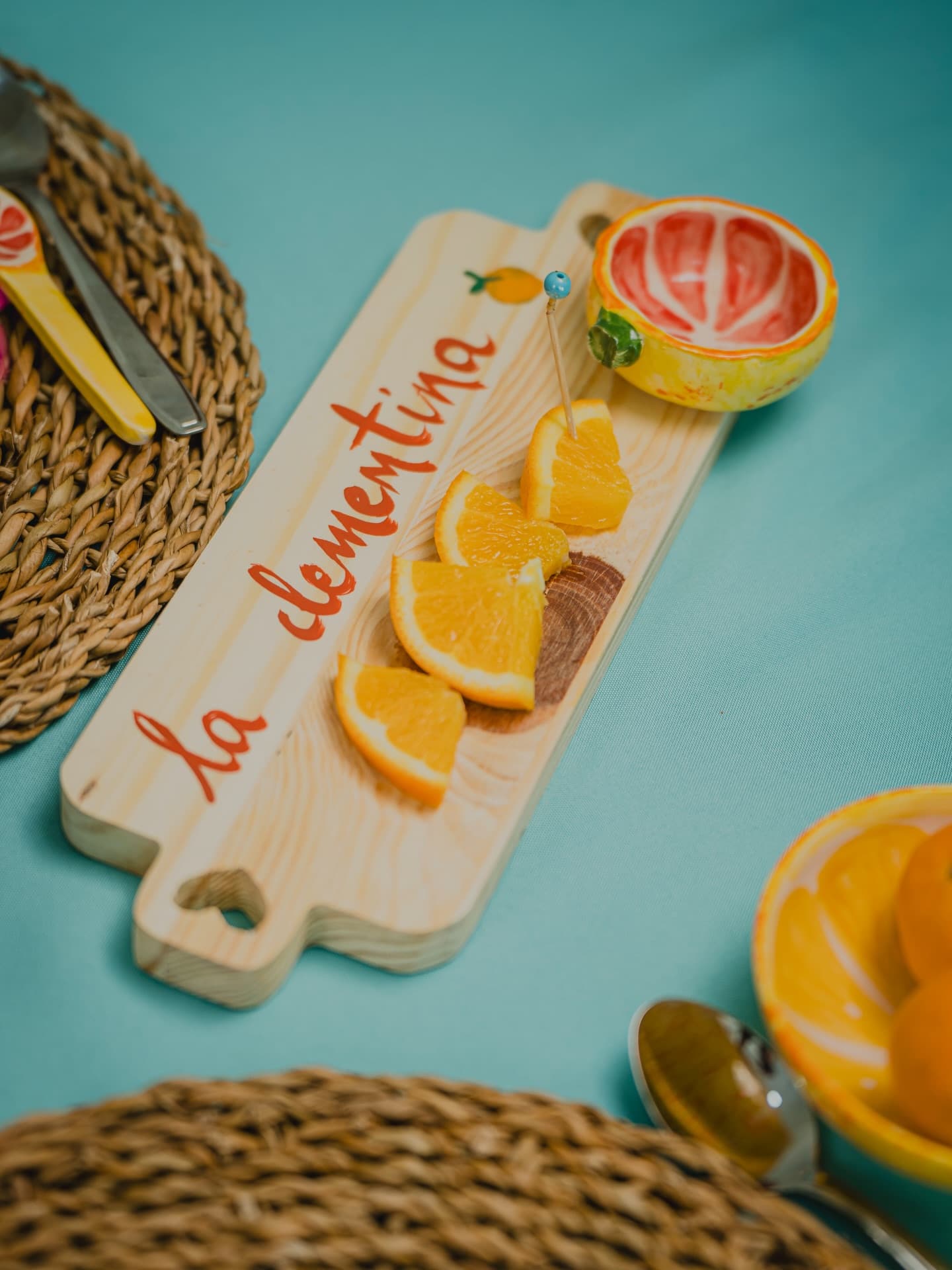La Clementina — mesa com cerâmica cítrica